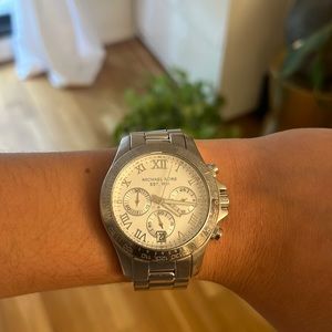 Michael kors silver watch. Extra links included